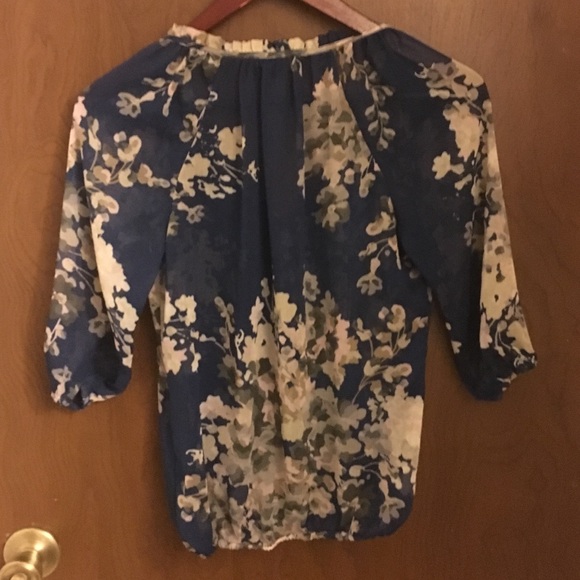 Express Floral Tunic Blouse - Picture 3 of 3
